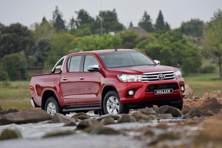  Toyota Hilux 4x4 Raider Double Cab 2016 года  (ZA) (фото 12 из 40)
